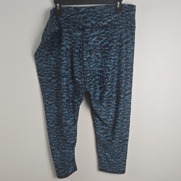 Fabletics‎ Teal and Black Active Leggings - Picture 6 of 7